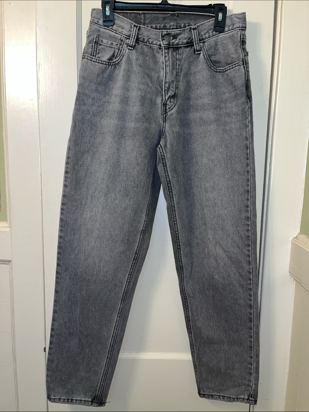 Vintage Levi's 550 (Relaxed, Taper Leg) Men's Gray Straight Jeans
